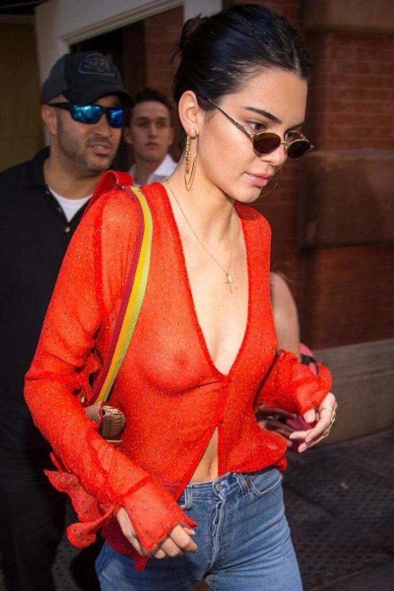 Kendall Jenner sin corpiño por Nueva York