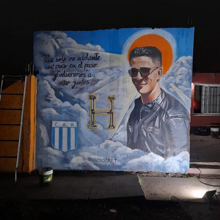 Kesito Pavón visitó el mural de H, el técnico fallecido de LBC