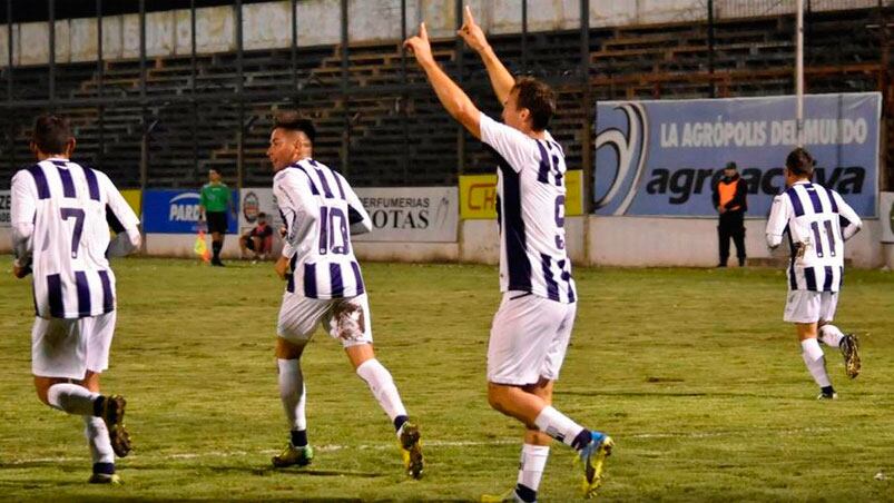 Klusener festeja su gol, el que le dio tres puntos a la "T" para seguir soñando. Foto: Talleres