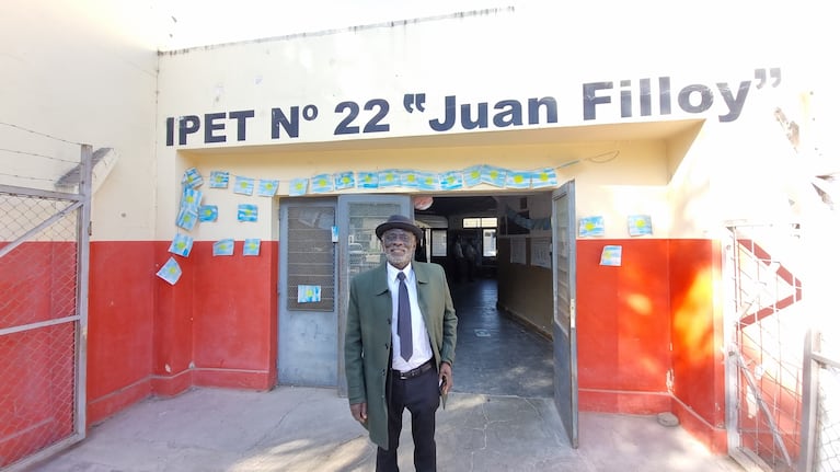 Kofi, el director del Ipet N° 22 que se jubila y viajará a su país de origen Ghana para realizar nuevos proyectos.