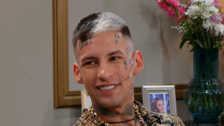 L-Gante en la mesa de Almorzando con Juana.