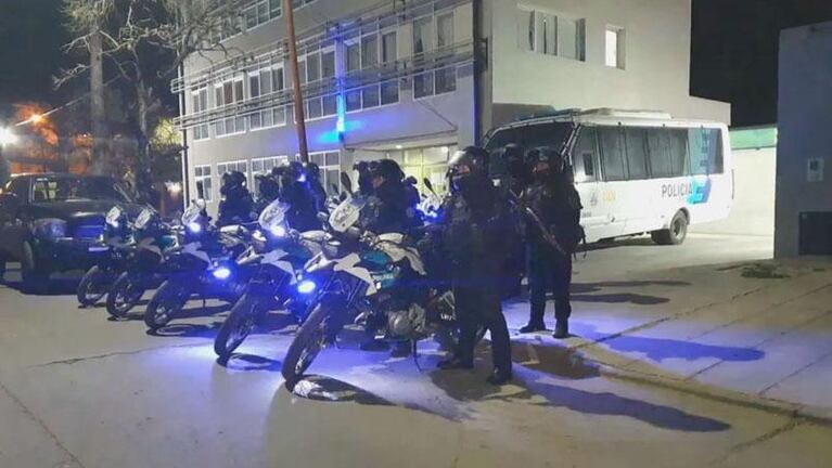 L-Gante salió de la cárcel y votó bajo un megaoperativo policial: las fotos