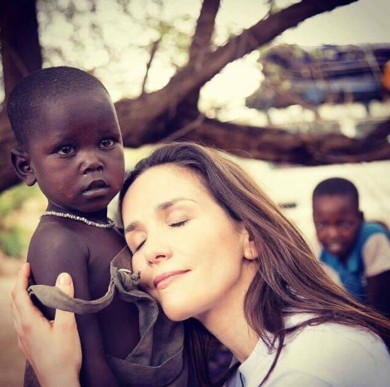 La actriz realizó un viaje humanitario a África.