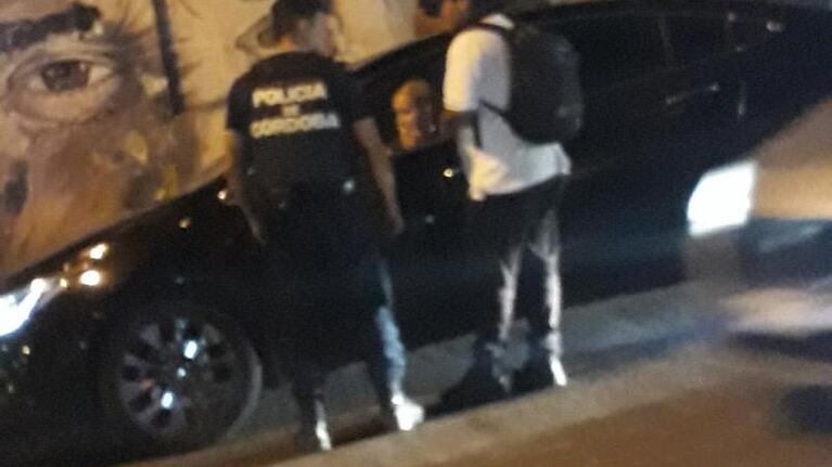 La actriz se distrajo con el celular. Foto: @jesi_rosario12.