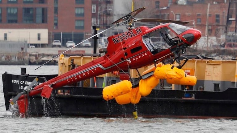 La aeronave cayó al East River el 11 de marzo.