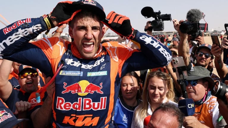 La alegría de Benavides tras ganar el Dakar 2026.