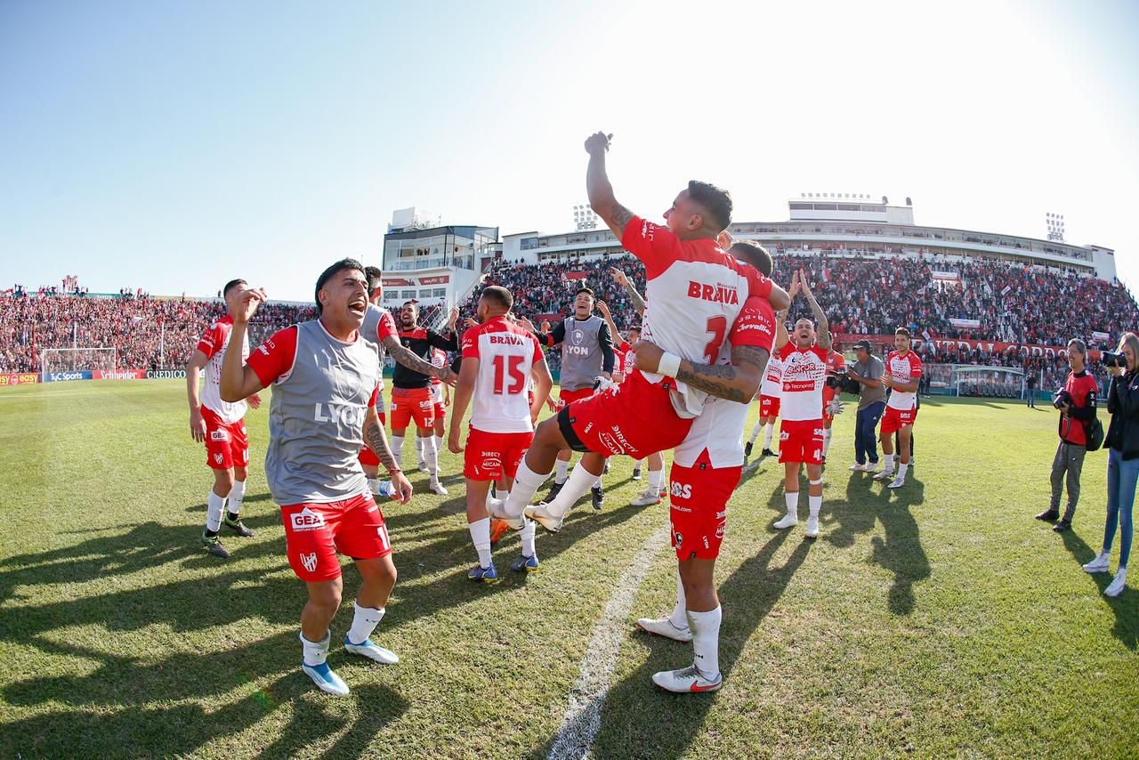 La alegría de los jugadores tras el partido. Foto: Prensa Iacc.