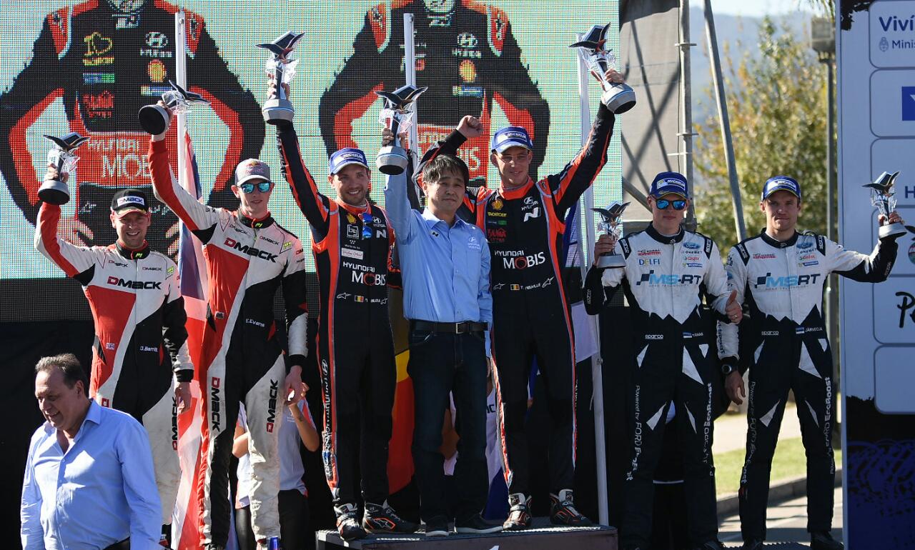 La alegría de Neuville y el equipo Hyundai. Foto: Lucio Casalla.