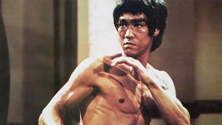 La ardua rutina física de un nene que desea ser como Bruce Lee