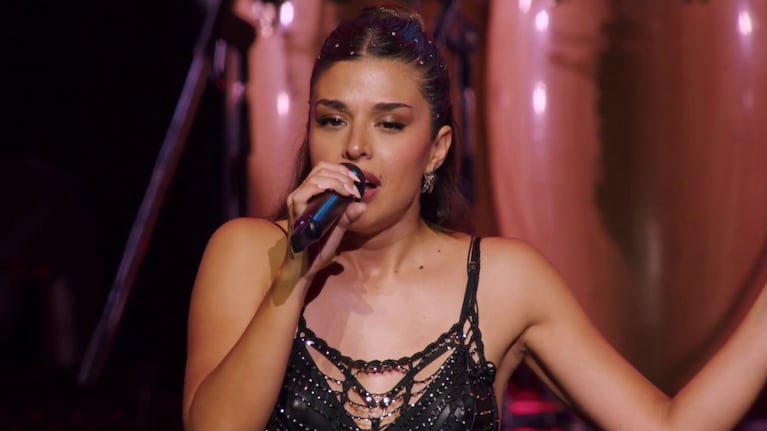 La artista lanzó una nueva canción grabado en vivo en el Movistar Arena.