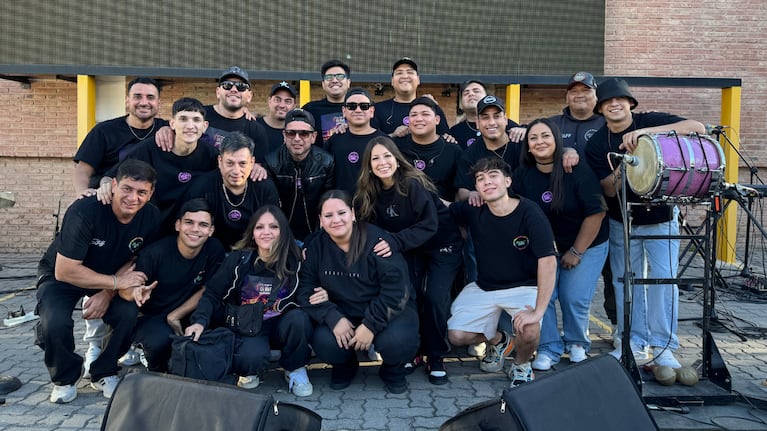 La artista pasó por Cuarteteando con la Negra y brindó un show en el estacionamiento de El Doce.