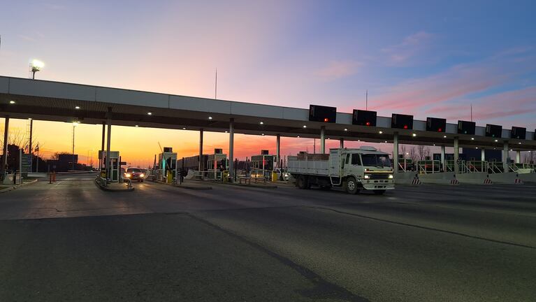 La autopista quedó habilitada después de varias horas cortada. Foto: Francisco Arias / ElDoce.