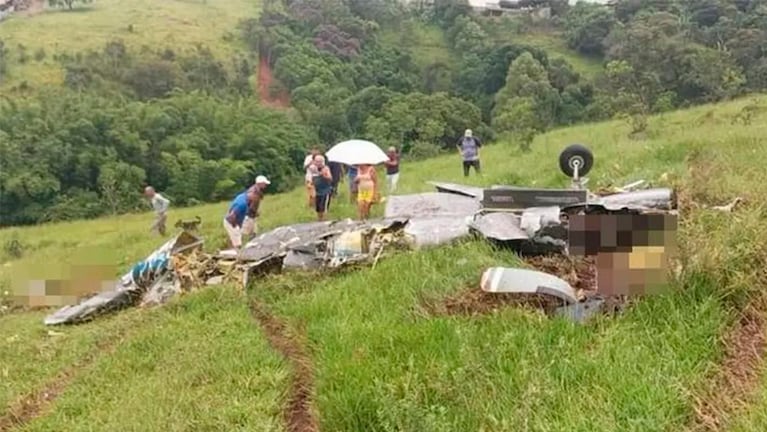La avioneta se estrelló cuando volaba en el estado de Minas Gerais.