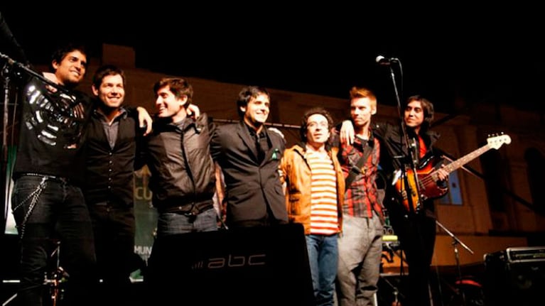 La banda cordobesa Planeador V rinde homenaje a Soda Stereo.