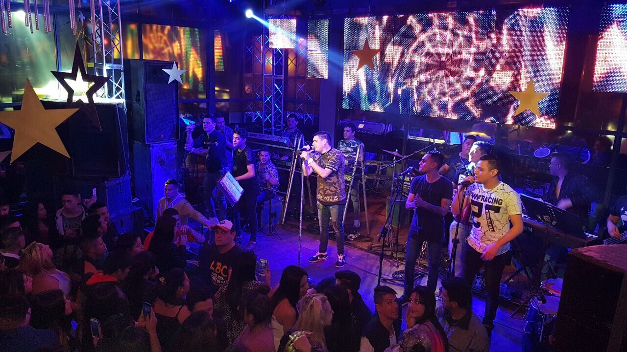 La Banda de Carlitos en un bailazo. Los lunes en la Sala del Rey / Fotos: Flavio Castelló, ElDoce.tv