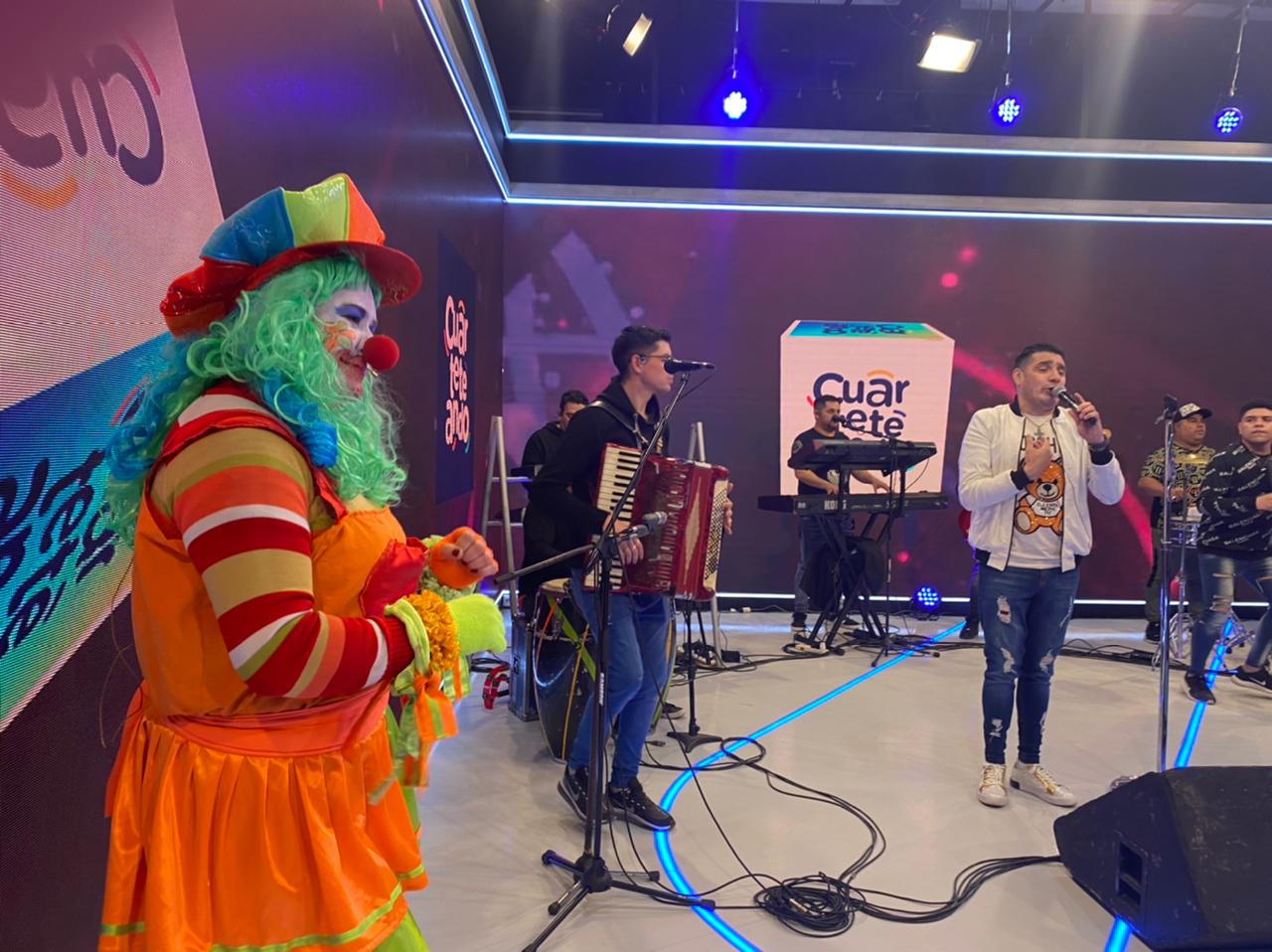 La Banda de Carlitos le puso ritmo cuartetero a la tarde solidaria. 