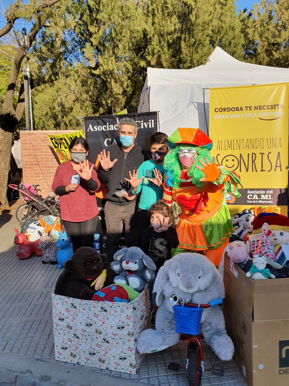 La Banda de Carlitos le puso ritmo cuartetero a la tarde solidaria. 