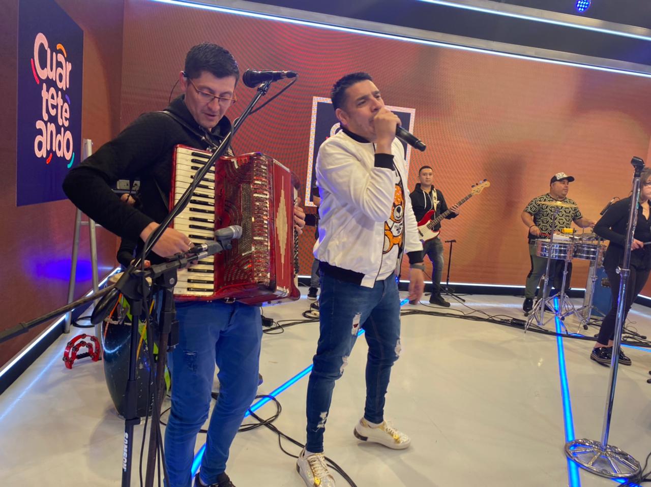 La Banda de Carlitos le puso ritmo cuartetero a la tarde solidaria. 