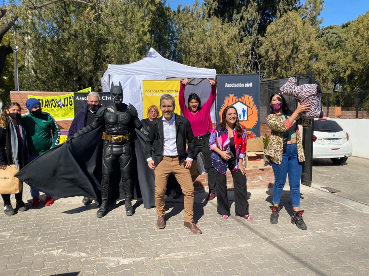 La Banda de Carlitos le puso ritmo cuartetero a la tarde solidaria. 