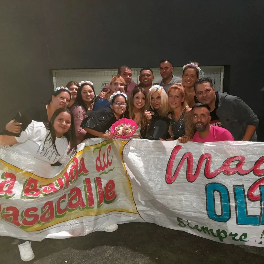 La banda del pasacalles, los fieles seguidores de Magui Olave