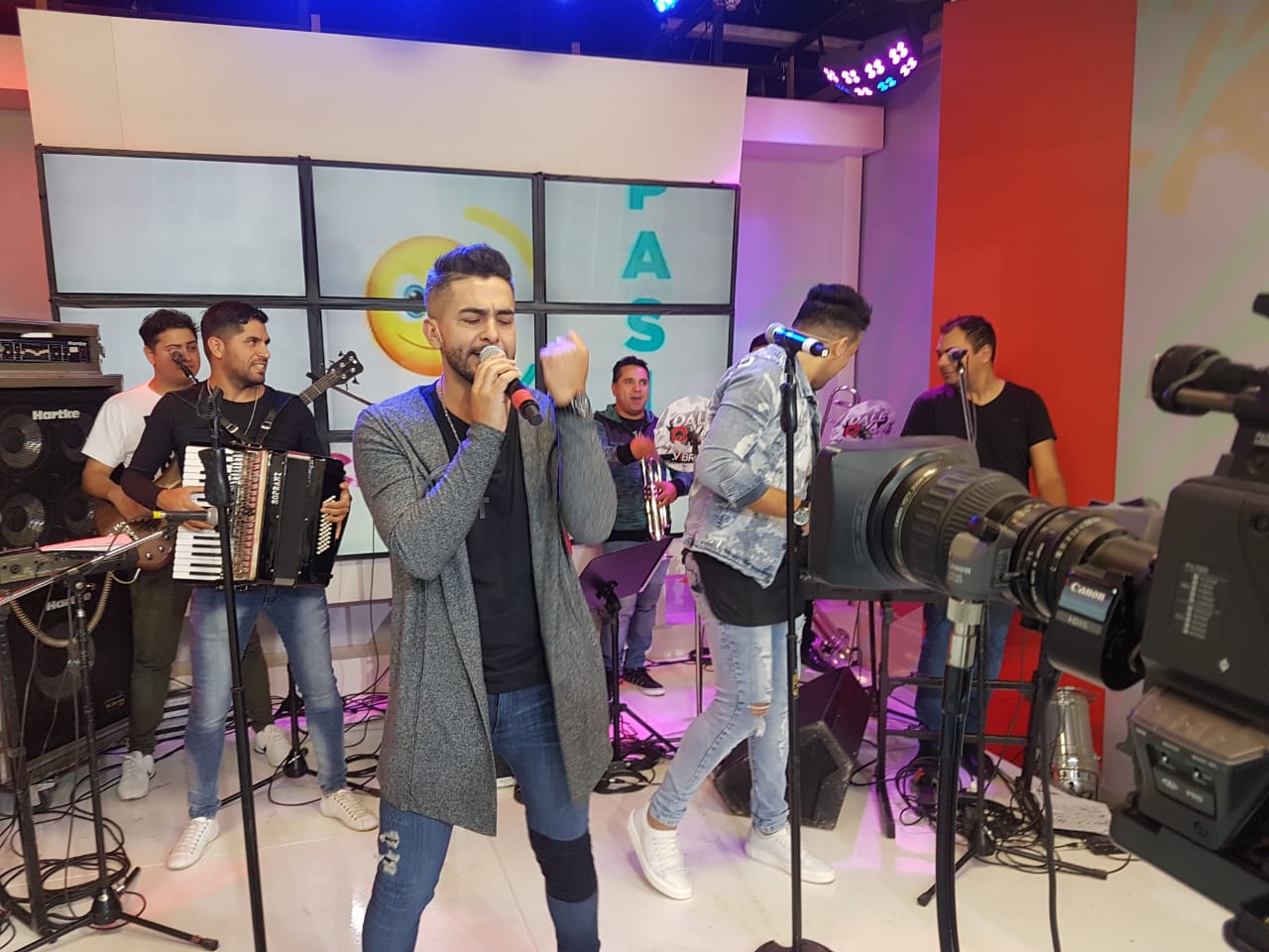 La banda está por cumplir su primer aniversario y lo festeja con todo.