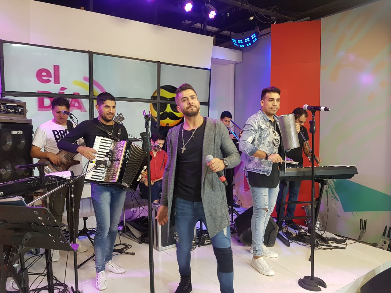 La banda está por cumplir su primer aniversario y lo festeja con todo.