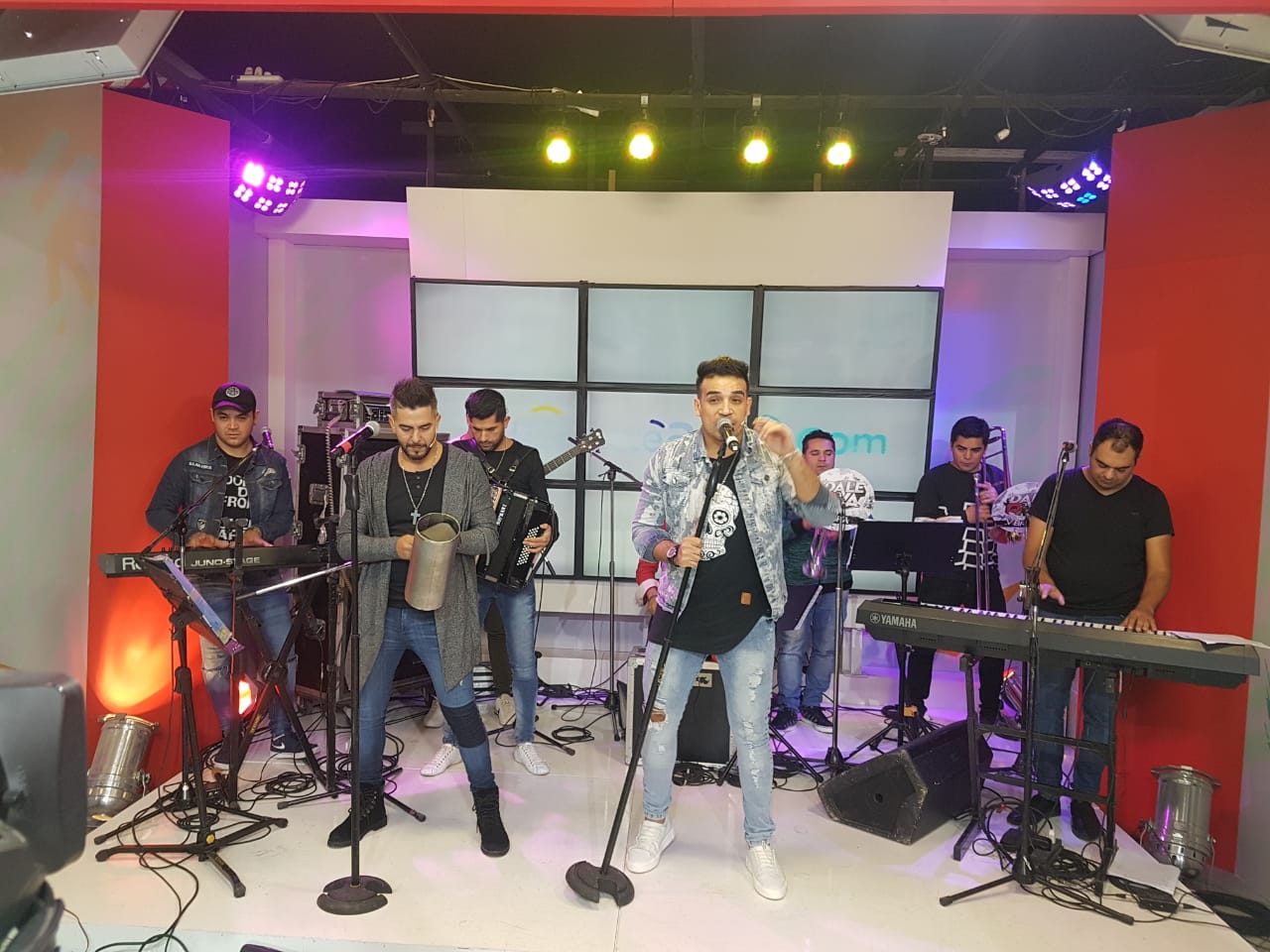 La banda está por cumplir su primer aniversario y lo festeja con todo.