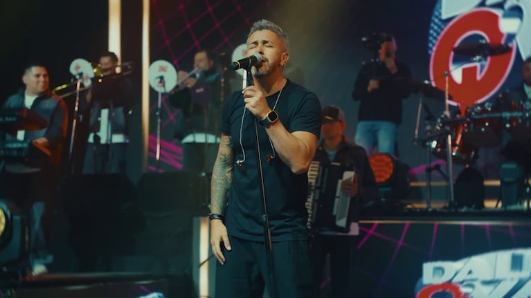 La banda estrenó un enganchado grabado en Quality Arena, con la voz de David Ortiz.