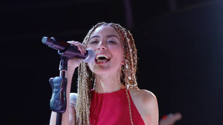 La banda estrenó un nuevo tema con la voz de Agos Vilar.