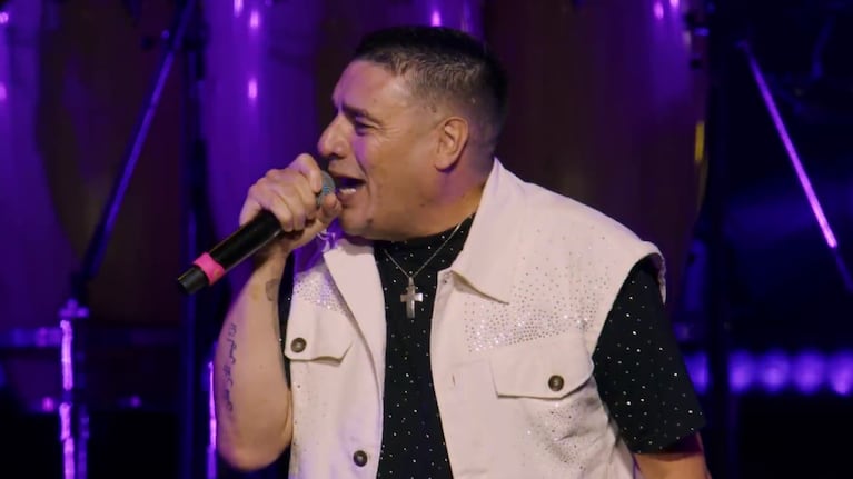 La banda estrenó un nuevo tema grabado en vivo en el Movistar Arena.