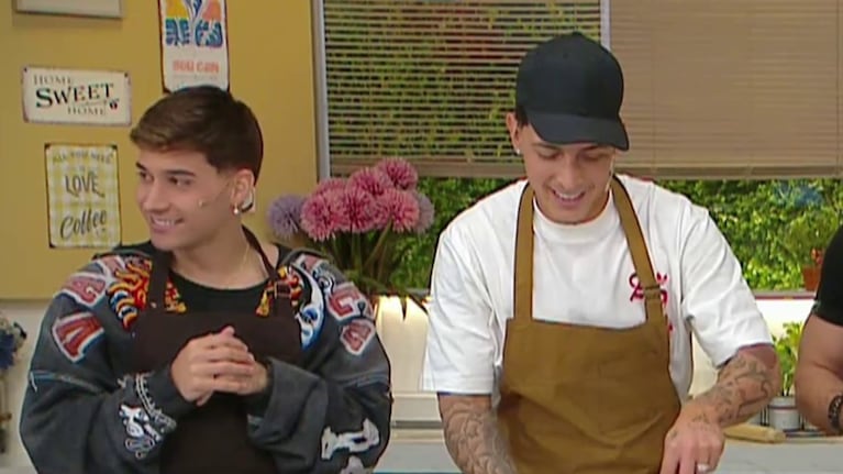 La banda estuvo invitada a un programa de cocina en Buenos Aires y mostraron su talento.