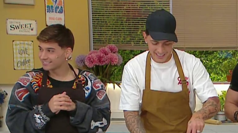 La banda estuvo invitada a un programa de cocina en Buenos Aires y mostraron su talento.