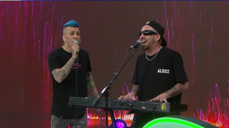 La banda estuvo invitada en Seguimos en El Doce y se animaron a improvisar un tema para el aniversario de ElDoce.tv