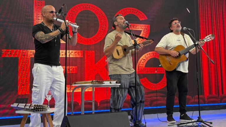 La banda jujeña tocó sus clásicos y reflexionó sobre sus vínculos con Córdoba , y la relación entre el arte y la política.