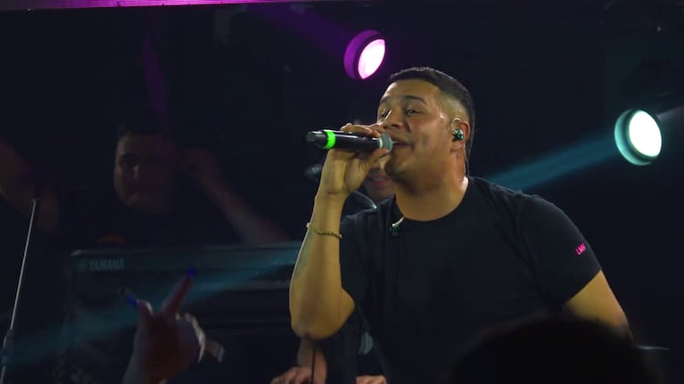 La banda lanzó un nuevo enganchado con clásicos de reggaetón.