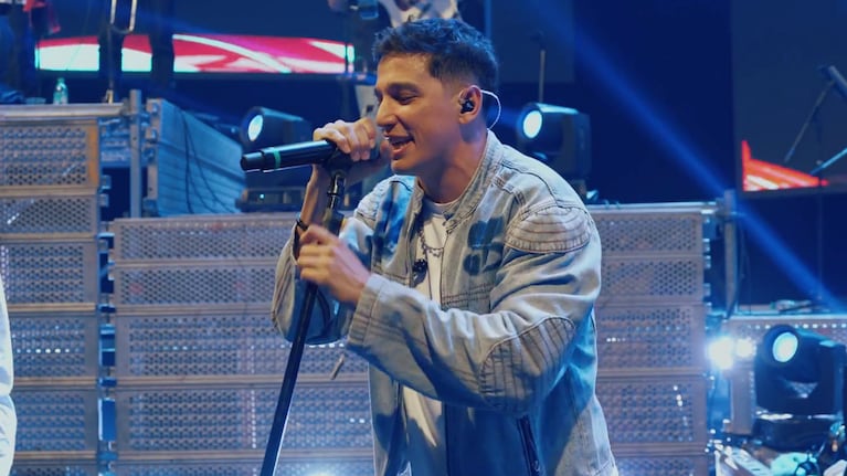 La banda lanzó un nuevo tema titulado "En privado" con la voz del Chino Herrera.