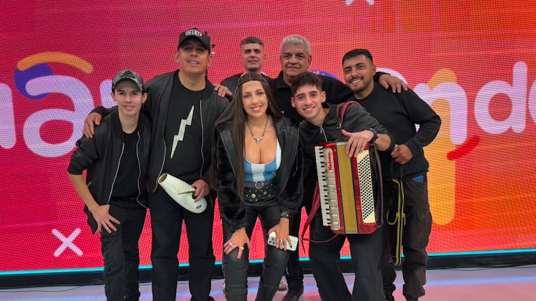 La banda pasó por Cuarteteando y llenó de tunga tunga el mediodía.