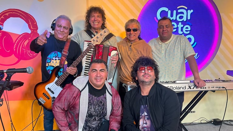 La banda pasó por el streaming de Cuarteteando y regaló clásicos de La Mona, en la previa a Sala del Rey.