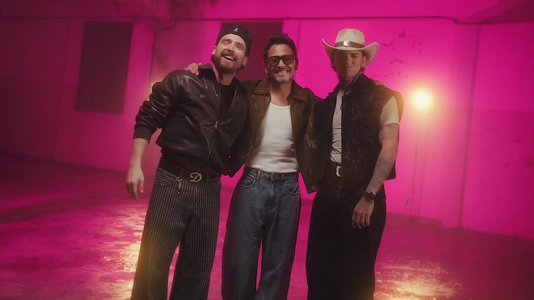 La banda se unió a Maxi Espíndola y Valen Vargas para una versión cuartetera de "Me presento".