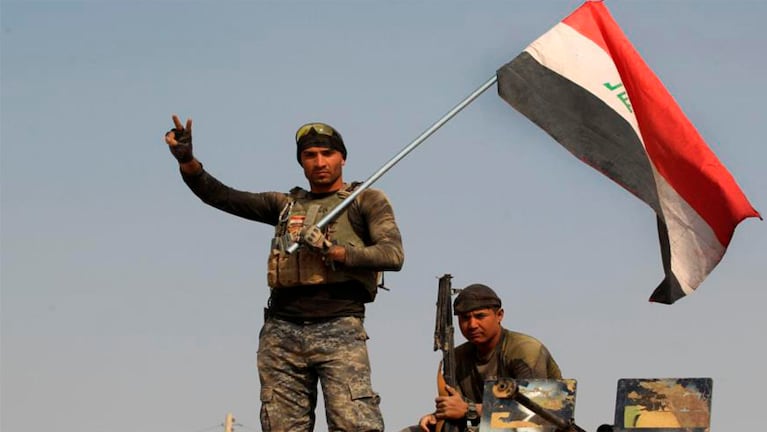 La bandera de Irak flamea nuevamente en la ciudad que había sido tomada por yihadistas.
