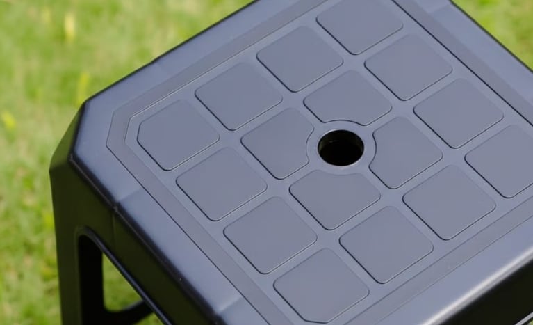 La banqueta tiene un detalle que pasa desapercibido.