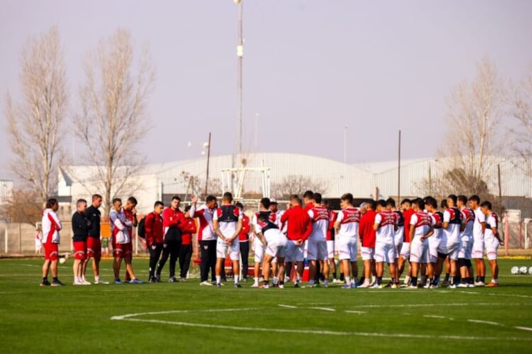 La barra de Instituto amenazó al plantel