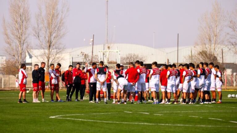 La barra de Instituto amenazó al plantel