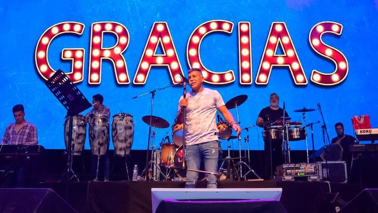 La Barra volvió a cantar y homenajeó a Maradona: video