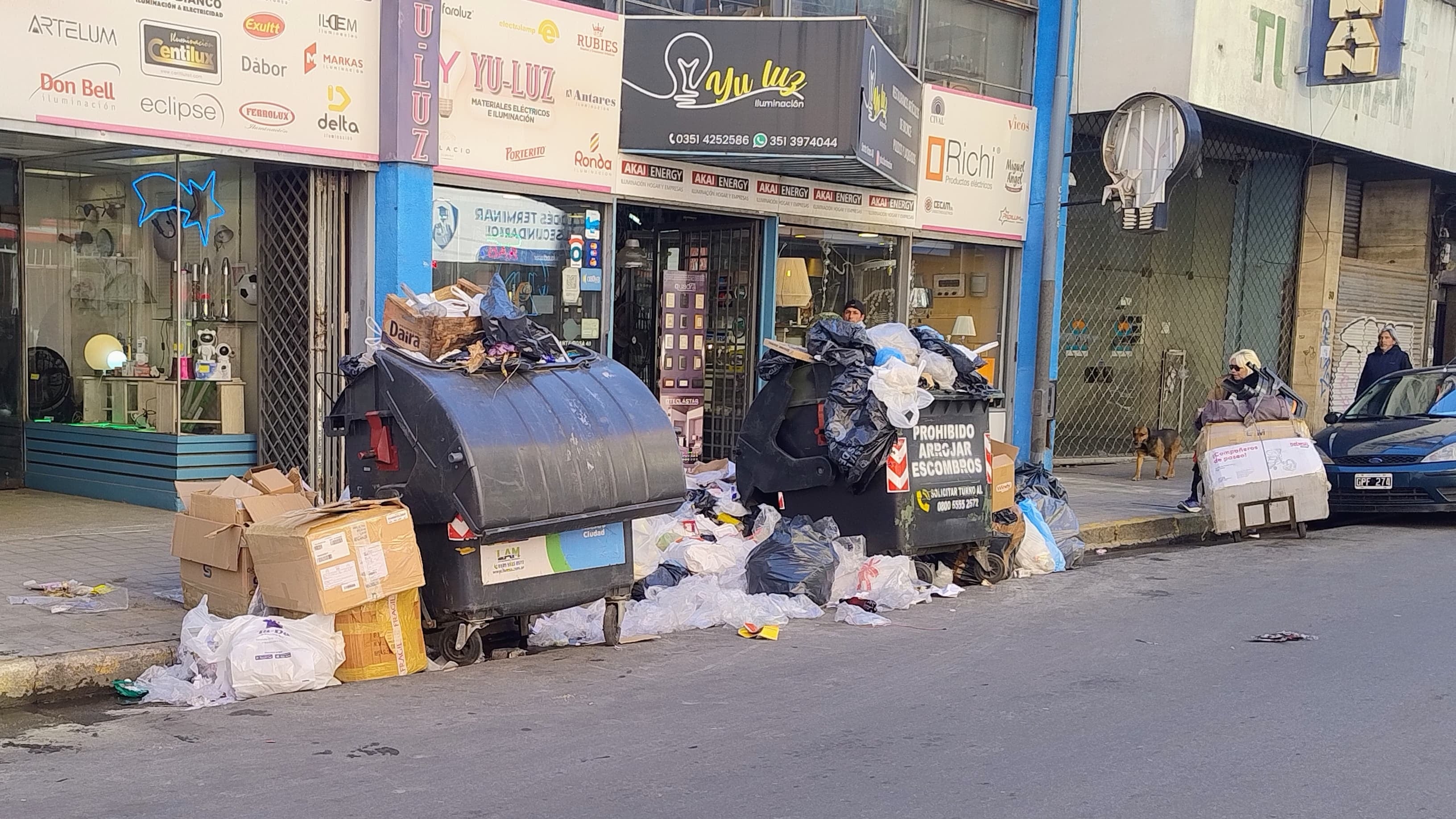 La basura se sigue acumulando en pleno centro. Foto: Pablo Olivarez / ElDoce.