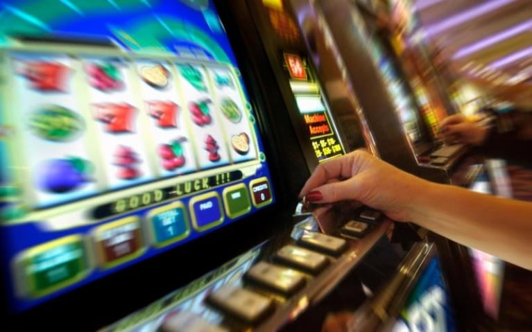 La batalla de Vidal contra el juego: cierra tres casinos y un bingo