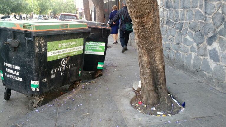La beba fue encontrada entre un árbol y un contenedor de basura en la zona de los Capuchinos.