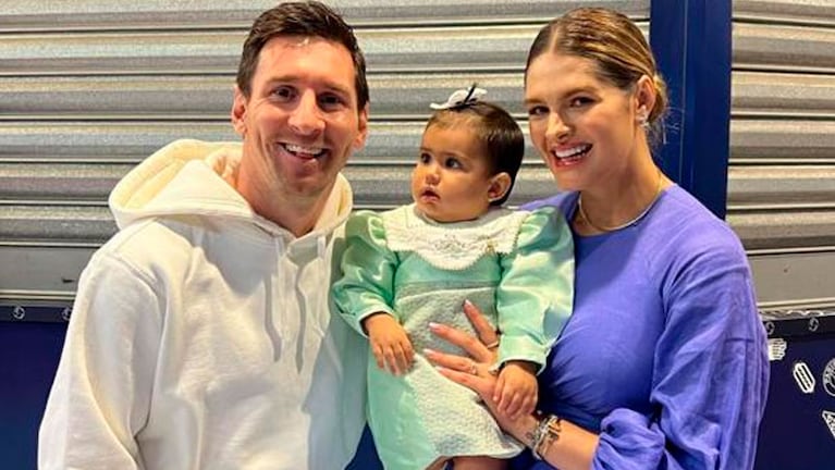 La beba quedó abstraída por la presencia de Lionel Messi.