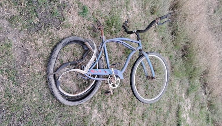 La bicicleta en la que se trasladaba la víctima. 