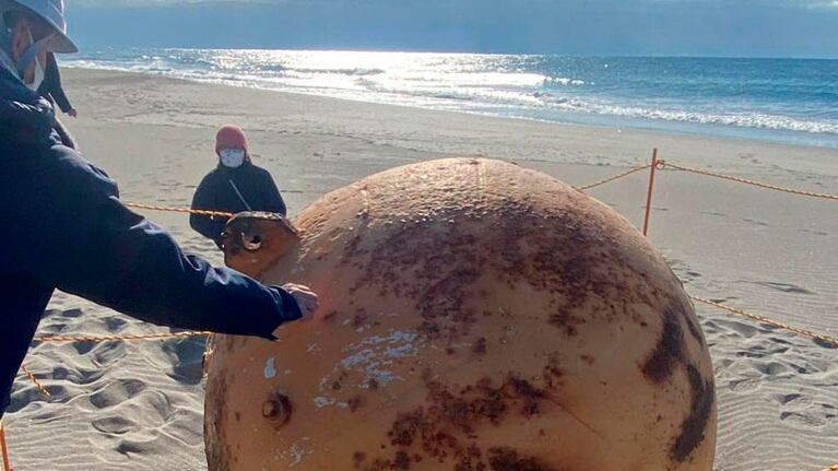 La bola metálica que causó misterio e intriga en Japón.